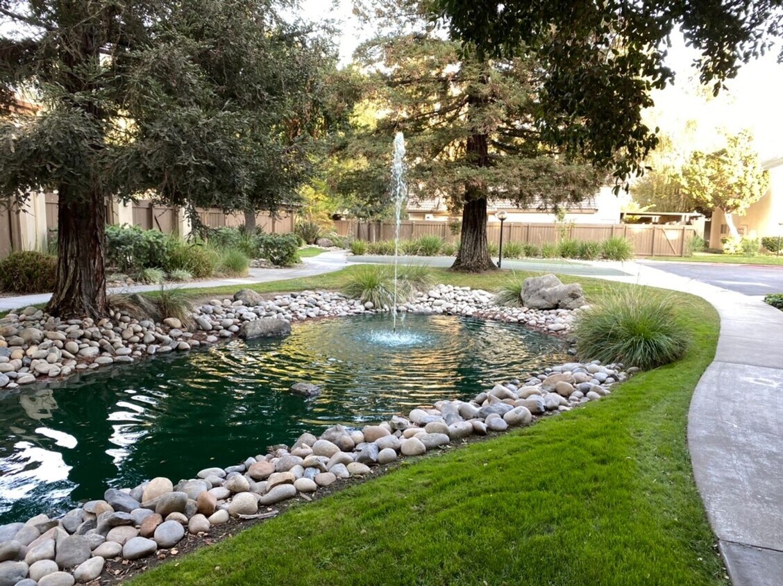Foto principal - Upgraded 2 bedroom condo in a gated commun...