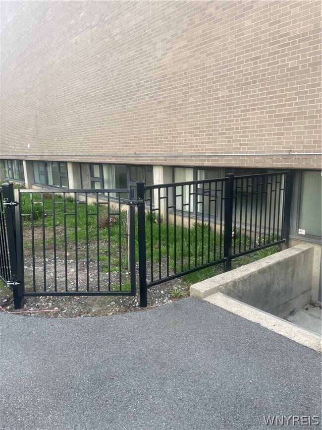 Building Photo - 130 Linwood Ave