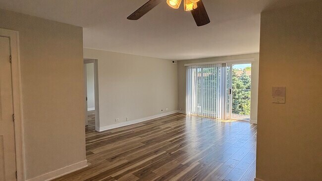 Foto del edificio - 9439 Bay Colony Dr