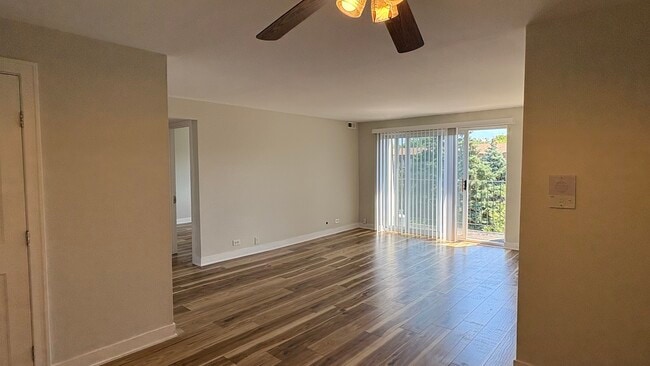 Building Photo - 9439 Bay Colony Dr