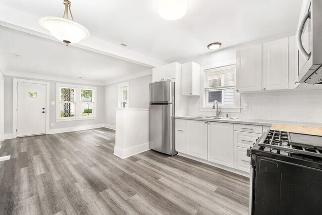 Building Photo - 2053 Austin Ave