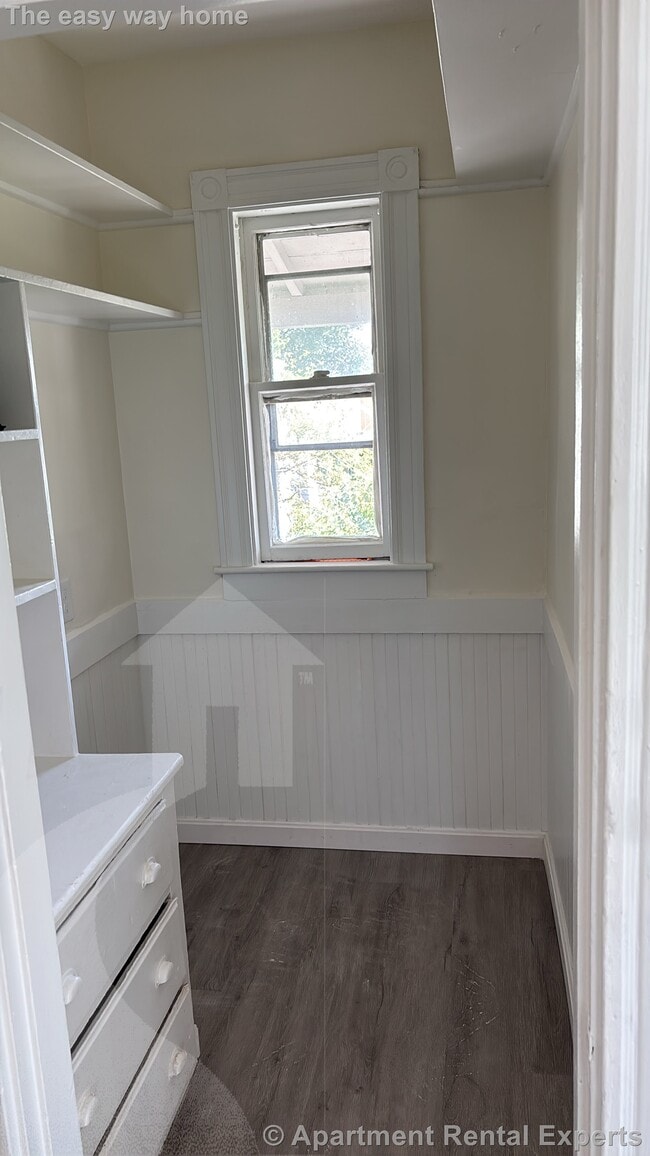 Building Photo - 76 Conwell Ave