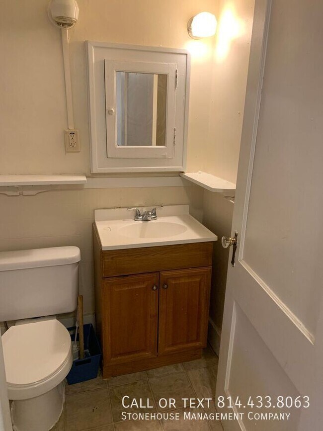 Foto del edificio - 239 E 10th St