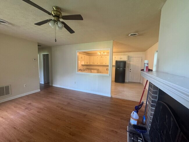 Building Photo - 150 Essex Ct