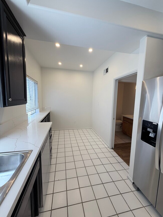 Foto del edificio - 5145 Yarmouth Ave