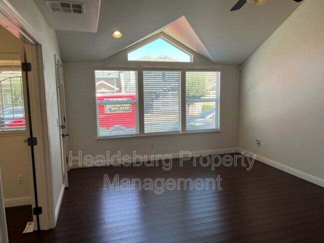 Building Photo - 103 Treadway Ct