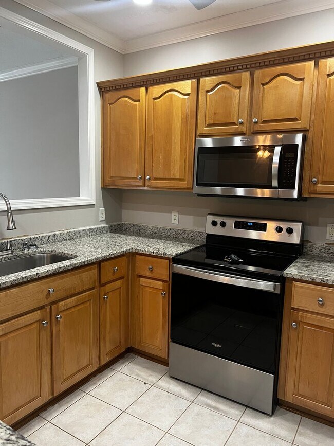 Foto del edificio - 3/2 fenced in yard with pool access!