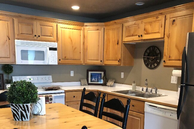 Kitchen and Dining Area - 312 S Pineview Dr