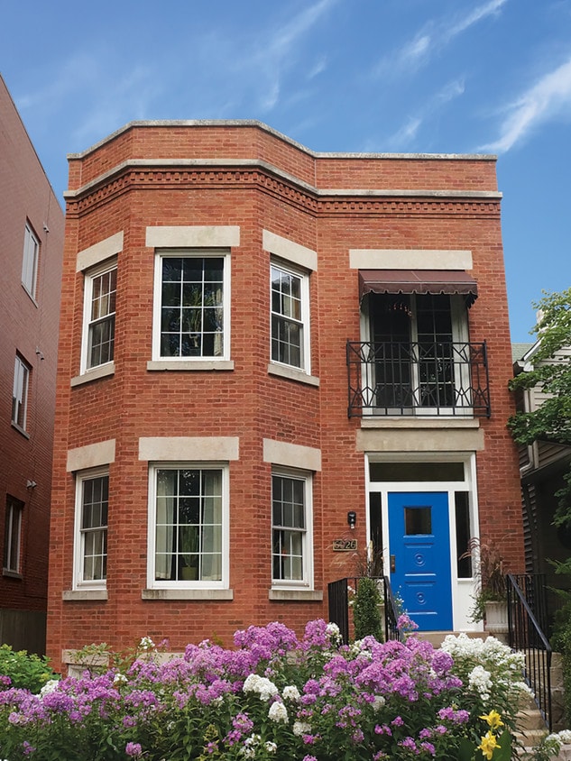 Top Floor Apt. - 6926 N Lakewood Ave