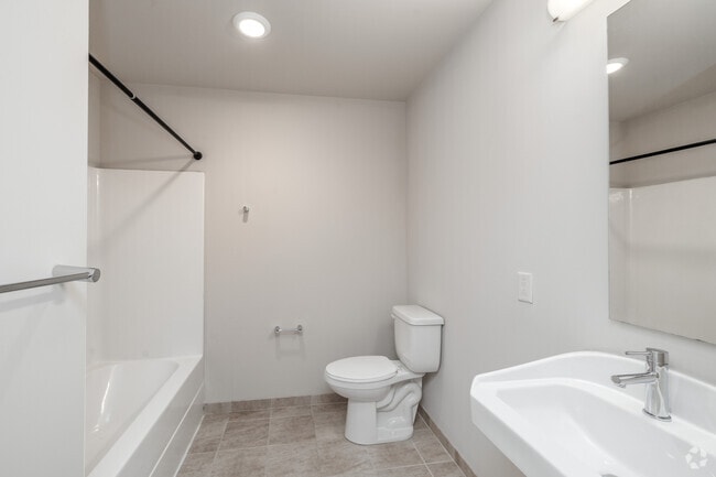1BR, 1BA - 692SF - Bathroom - Fayette Place Apartments
