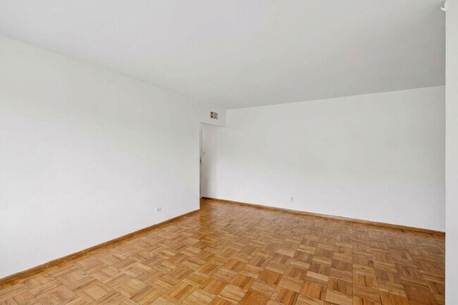 Foto del edificio - 4200 Cathedral Ave NW