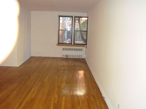 Foto del edificio - 320 W 55th St