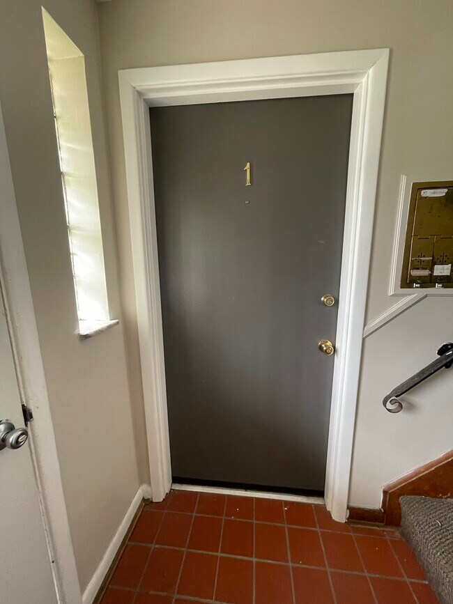 Puerta principal - 4012 O Leary Ave