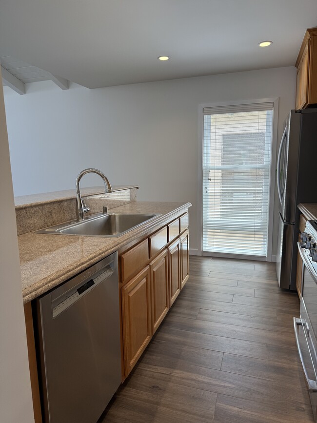 Kitchen 1 - 518 Dahlia Ave