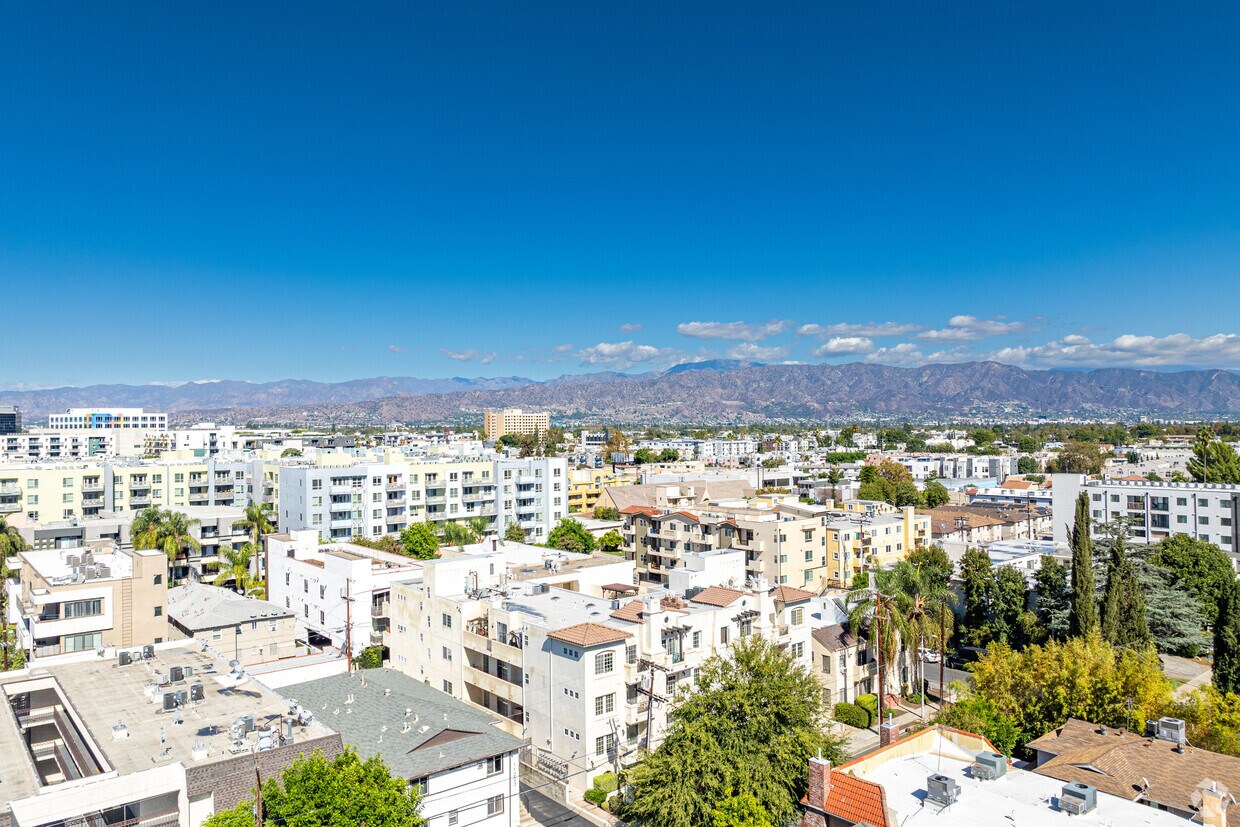 Contexto - NOHO ARTS Courtyard Apts