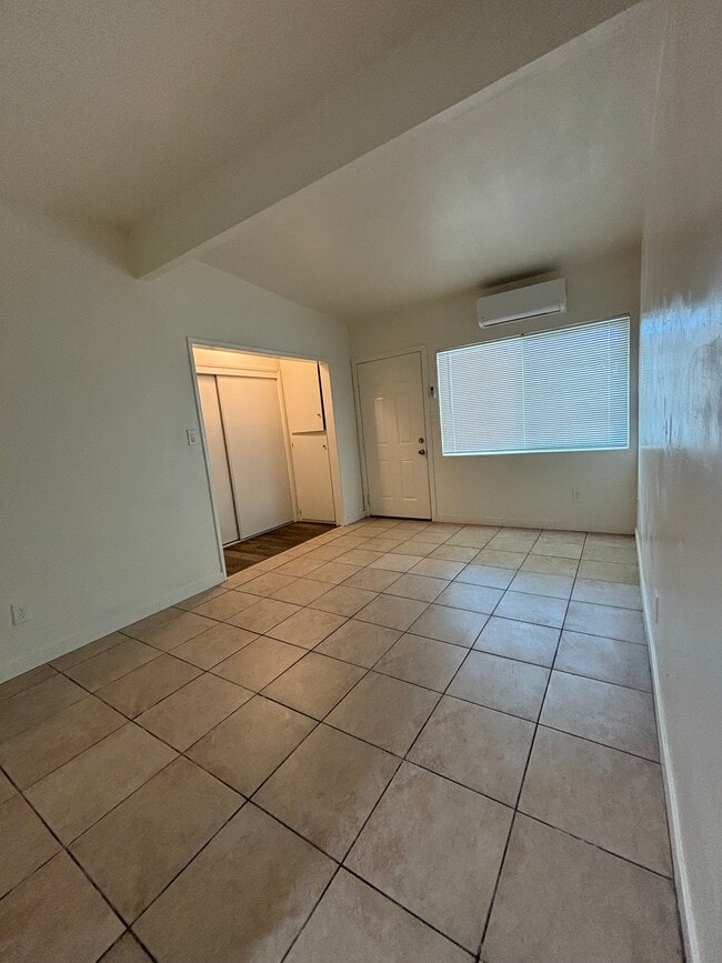 Foto del edificio - 467 W Ramona Dr