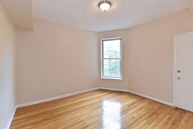 Foto del edificio - 5121 S Ingleside Ave