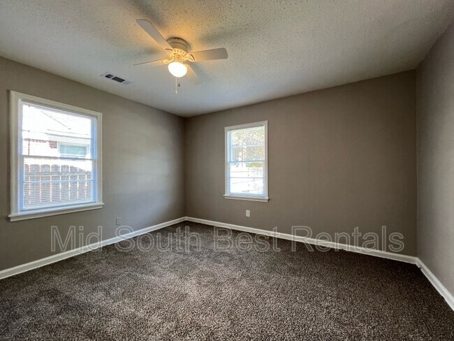 Building Photo - 1092 James St