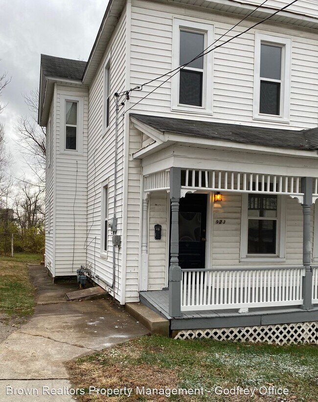 Building Photo - 3 br, 1 bath House - 923 E 7th