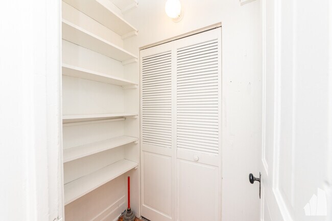 Foto del edificio - 1420 W Irving Park Rd