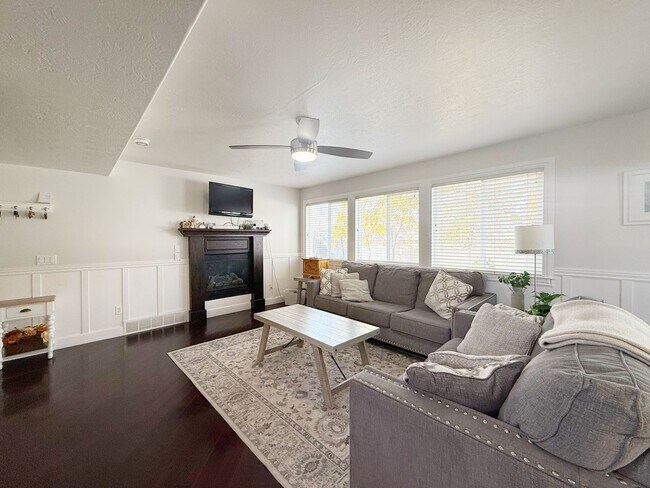 Building Photo - Beautiful 5-Bedroom Home in Saratoga Springs, UT