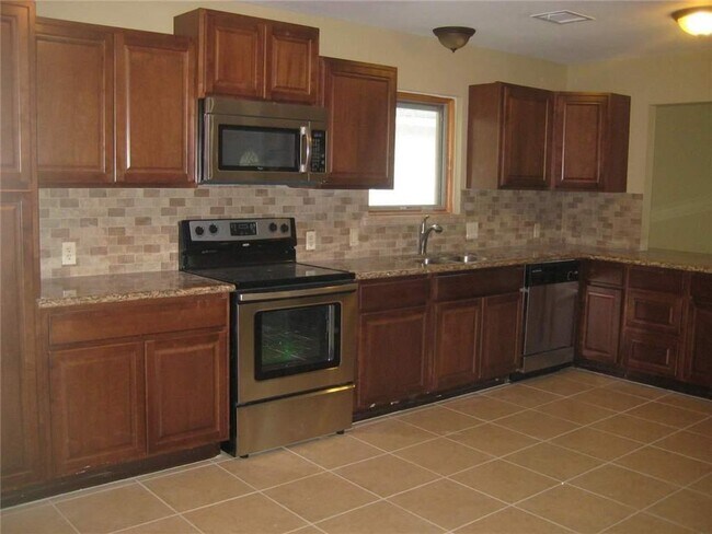 Foto del edificio - 1511 Oak Stream Dr