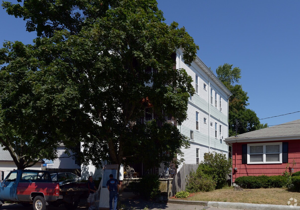 Building Photo - 12-14 Holmes St