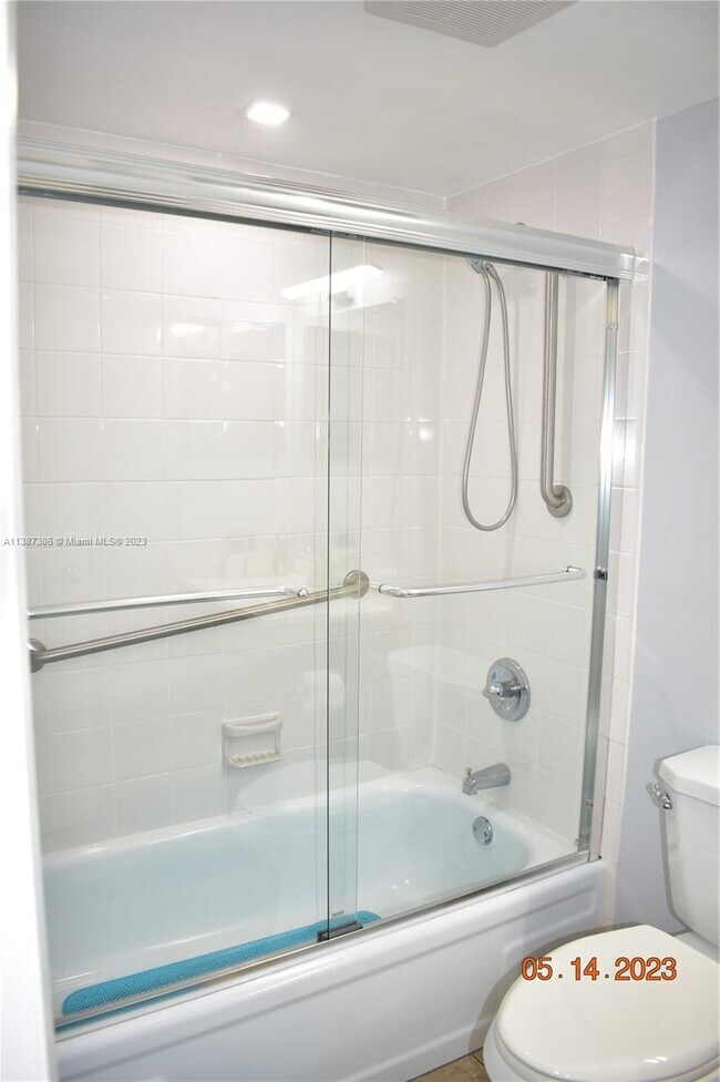 8590 Sunrise Lakes Blvd Unit 211, Sunrise, FL 33322 Condo for Rent in