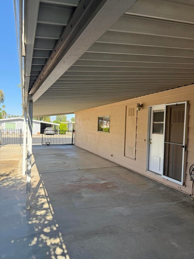 Foto del edificio - 74179 Mercury Cir W