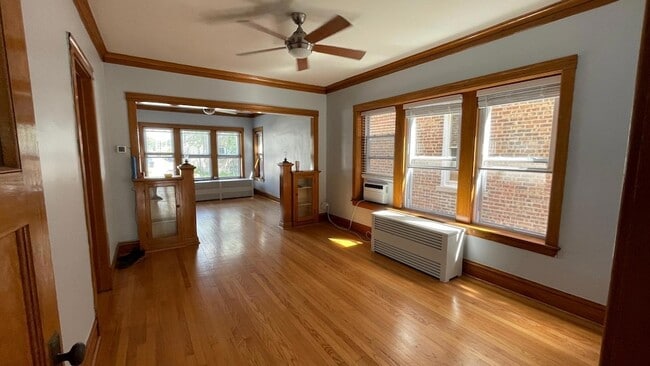 Foto del edificio - 2314 N Laramie Ave