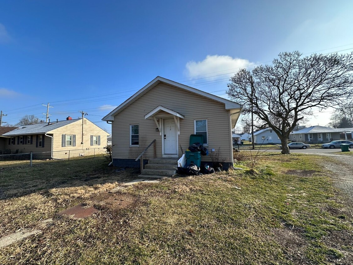 Primary Photo - 2 bedroom, 1 bathroom Single Family Home