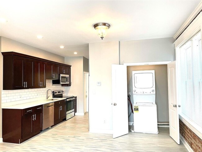 Foto del edificio - 5011 Devonshire Ave