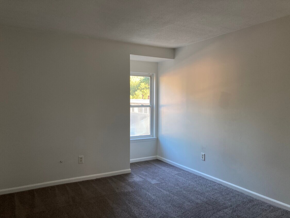 Primary Photo - 2022 Oak Park Ln
