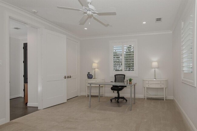 Foto del edificio - 2516 N Bay Pl