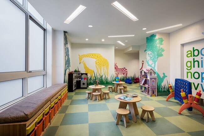 Foto del edificio - 215 E 96th St