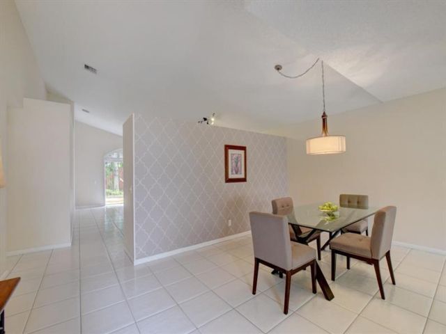 Building Photo - 9530 Fox Trot Ln