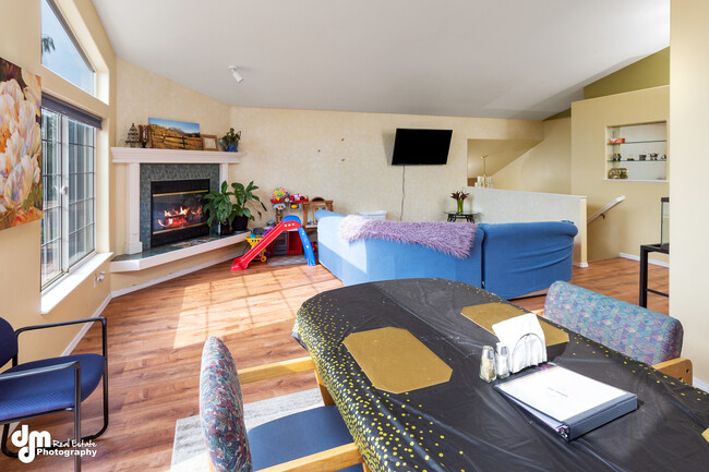 Building Photo - 11760 Alderwood Loop