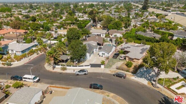 Building Photo - 9620 Woodale Ave