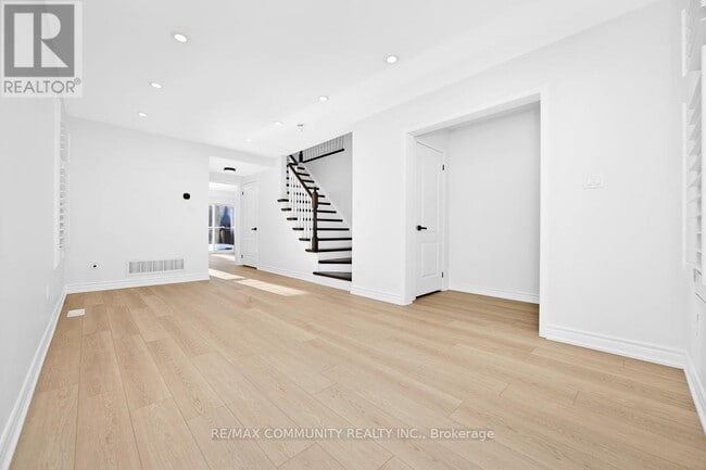 Building Photo - 20 McNicol Crescent