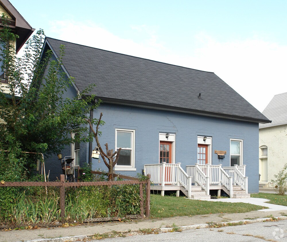 Building Photo - 818-820 S Union St