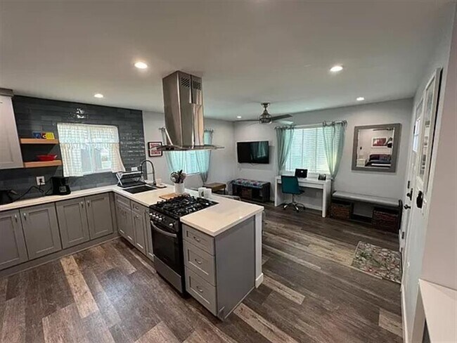 Building Photo - Lex Homes