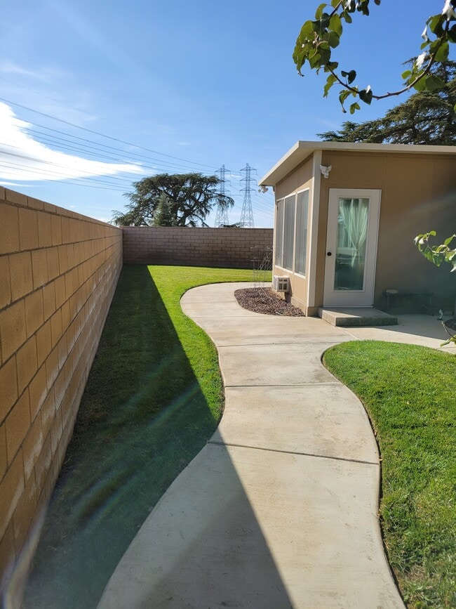 Building Photo - 1503 Mountain View Tr