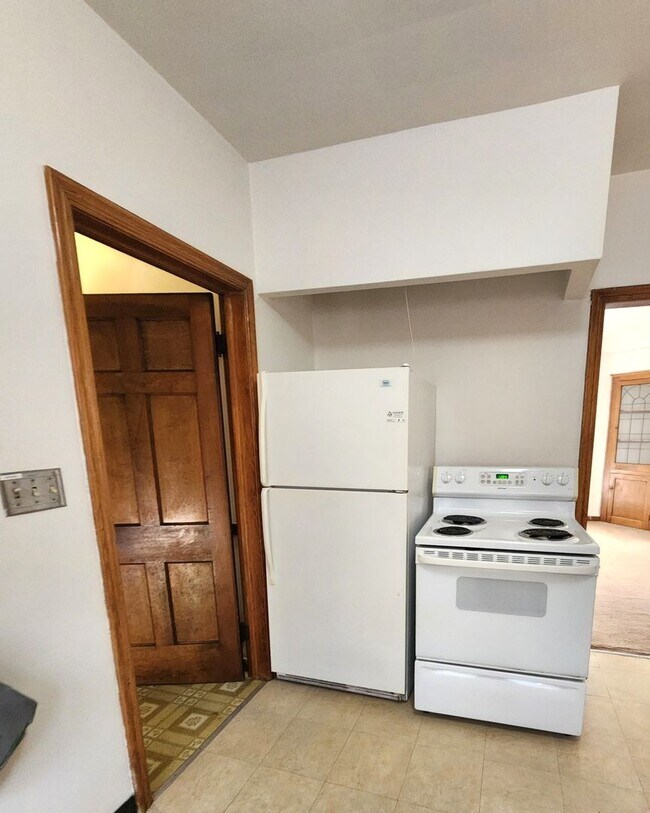 Building Photo - 2 BR South Euclid