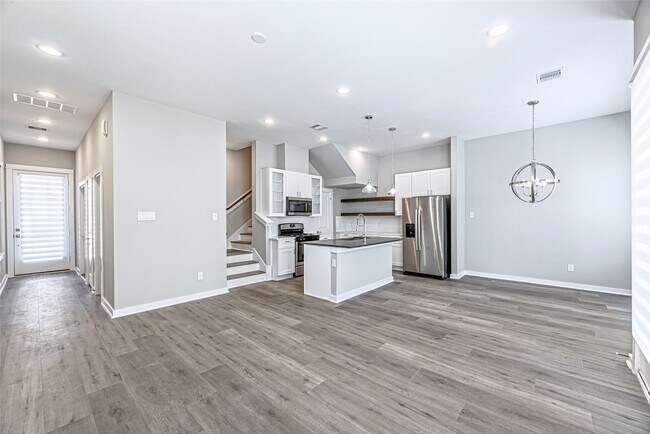 Building Photo - 8423 Berry Brush Ln