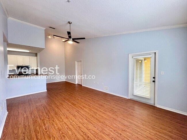 Foto del edificio - 10123 Courtney Palms Blvd