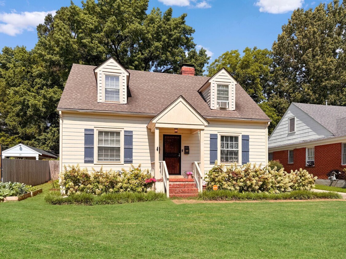 Foto principal - 3 bedroom, 2 bath home in East Memphis nea...