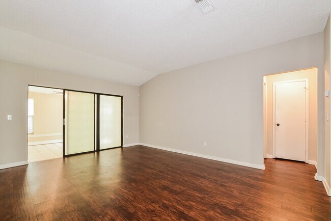 Building Photo - 321 Alba Ln