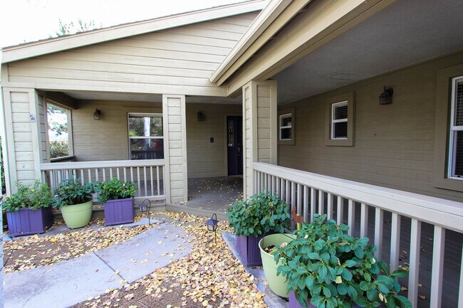 Foto del edificio - Views in the Ranch - HOLD