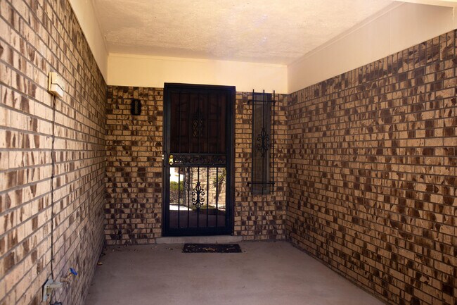 Foto del edificio - 5406 Edwards Dr NE