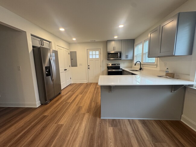 Building Photo - 1020 Hodges Ave